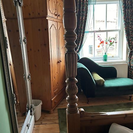 The Buxton Retreat A Luxurious 3-Storey Townhouse With Four Poster Bed And Double Jacuzzi Bath" Esterno foto