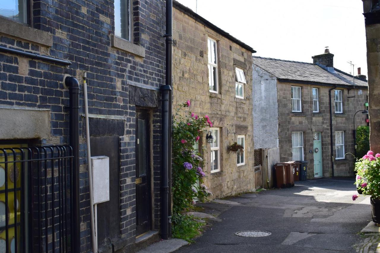 The Buxton Retreat A Luxurious 3-Storey Townhouse With Four Poster Bed And Double Jacuzzi Bath" Esterno foto