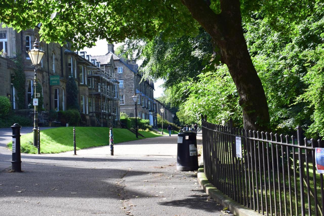The Buxton Retreat A Luxurious 3-Storey Townhouse With Four Poster Bed And Double Jacuzzi Bath" Esterno foto