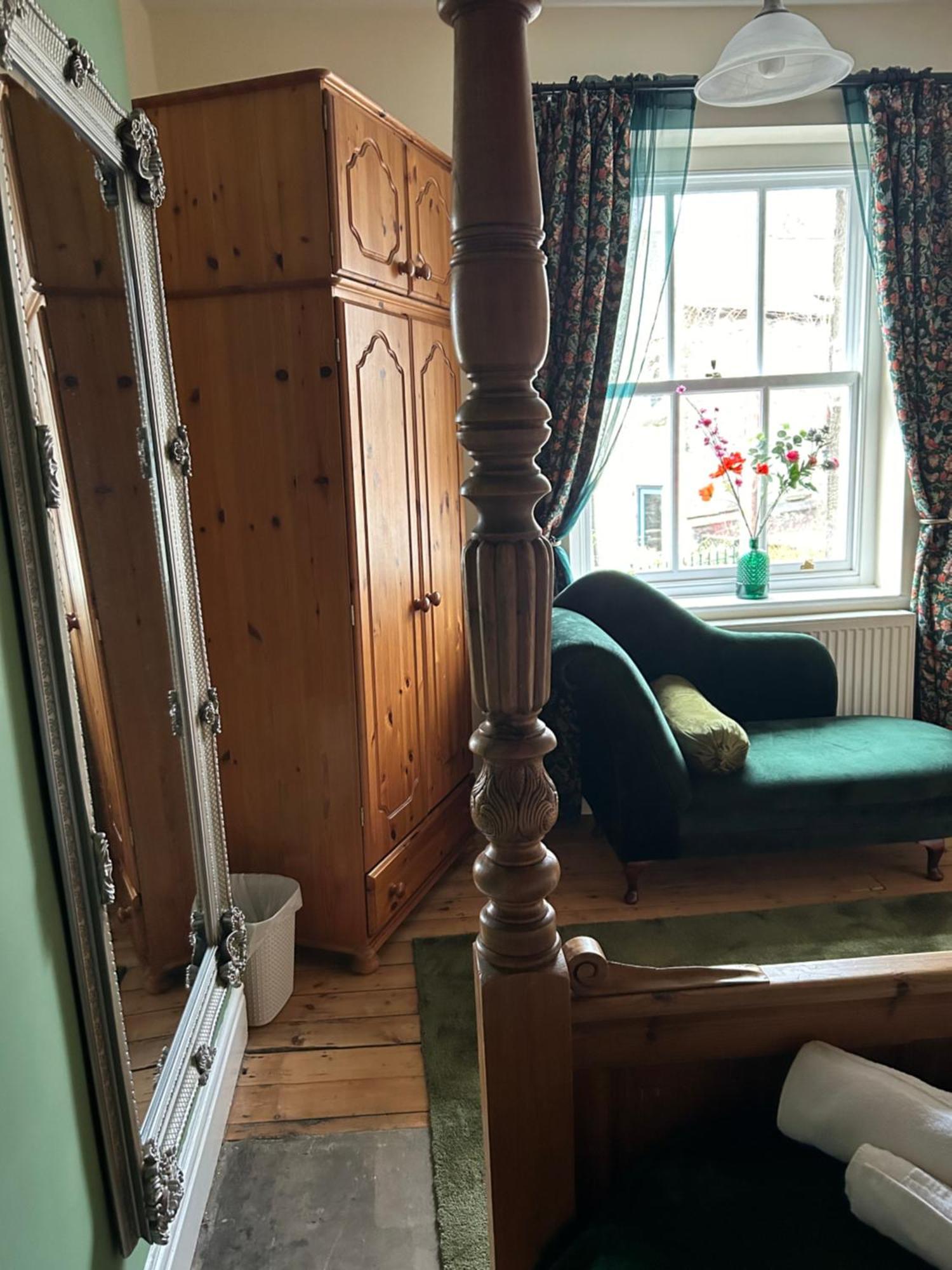 The Buxton Retreat A Luxurious 3-Storey Townhouse With Four Poster Bed And Double Jacuzzi Bath" Esterno foto