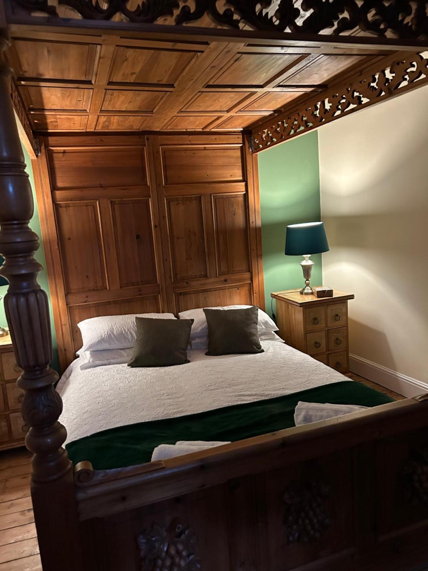 The Buxton Retreat A Luxurious 3-Storey Townhouse With Four Poster Bed And Double Jacuzzi Bath" Esterno foto