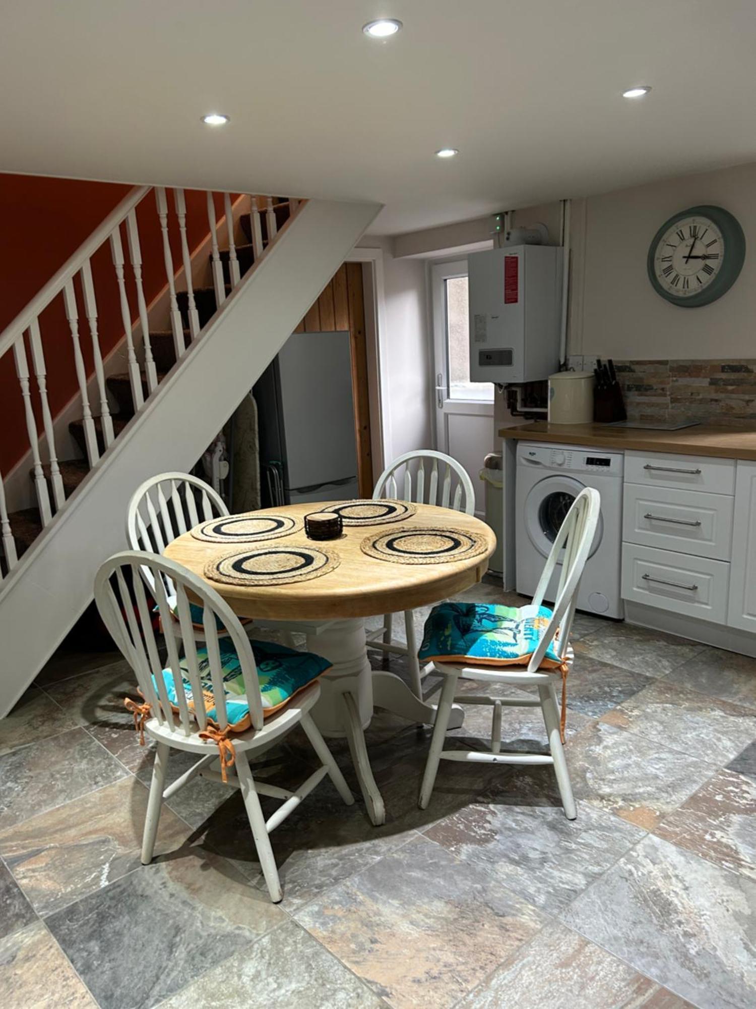The Buxton Retreat A Luxurious 3-Storey Townhouse With Four Poster Bed And Double Jacuzzi Bath" Esterno foto