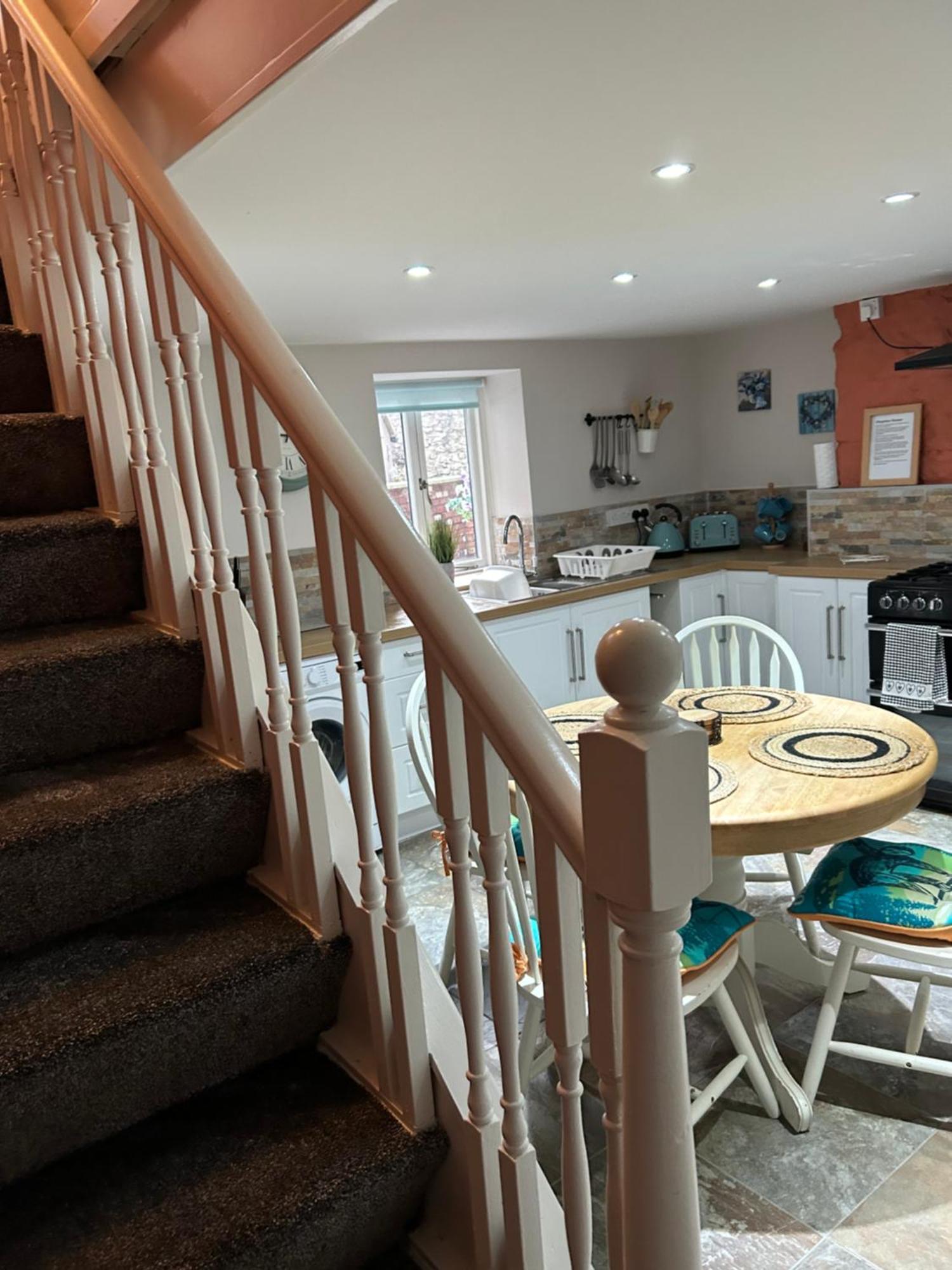 The Buxton Retreat A Luxurious 3-Storey Townhouse With Four Poster Bed And Double Jacuzzi Bath" Esterno foto