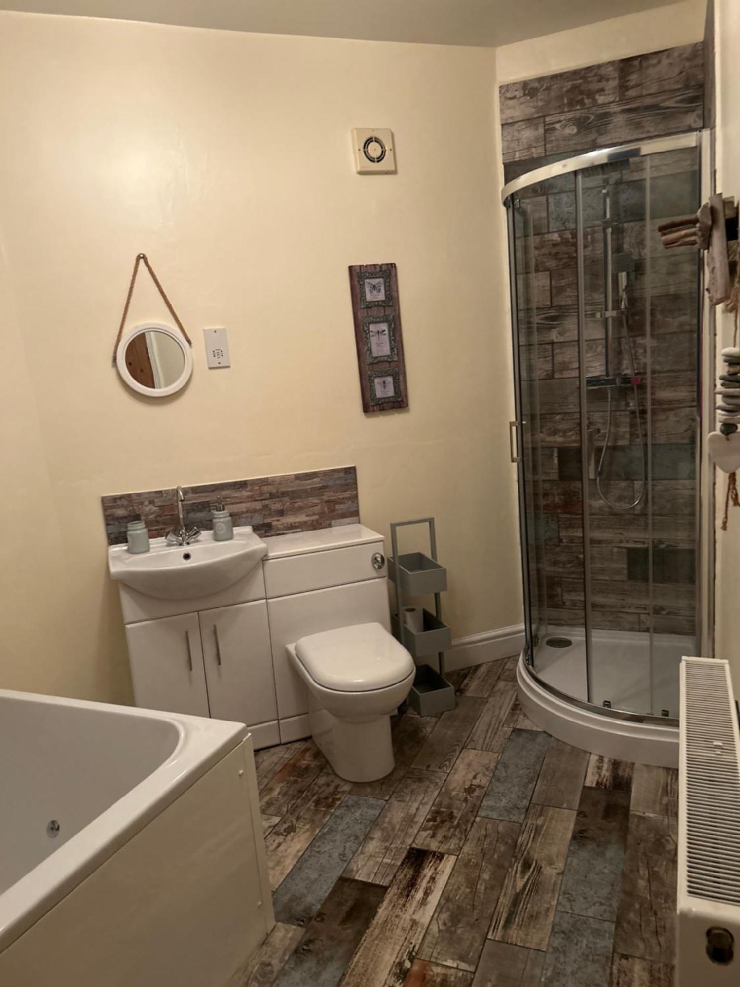 The Buxton Retreat A Luxurious 3-Storey Townhouse With Four Poster Bed And Double Jacuzzi Bath" Esterno foto